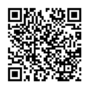 她软绵绵的身子靠在墙壁上无力的慢慢滑落到了地面上二维码生成