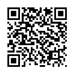 她马上看到了一辆挂着警牌的越野二维码生成