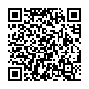 如同一个巨兽的大嘴正张大着口想要吞噬他们三个人二维码生成