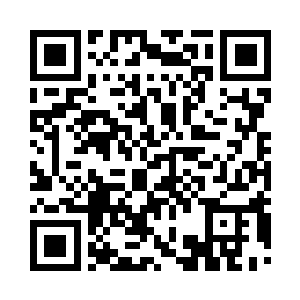 宁光耀的一只手轻轻抚着青花茶器的边沿二维码生成