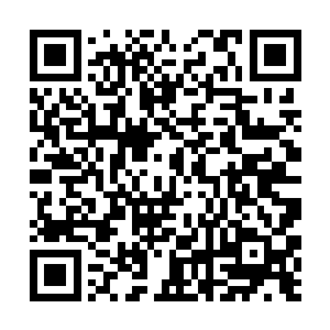 宋祁啸把手中的破穹箭和破穹弓放在了宋武天的手中二维码生成