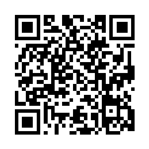 客栈大堂聚精会神思索对联的人们二维码生成