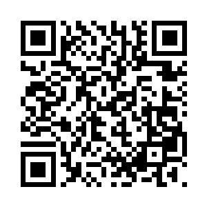 宦官不停地帮他擦拭从嘴角流出来的药汁二维码生成