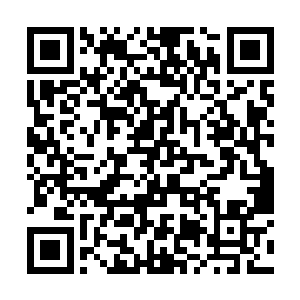 宽窄不是很一致还有些锻打痕迹的戒指逐渐开始光亮二维码生成