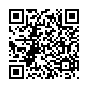 对着手中的一份很简单的小青山地图二维码生成