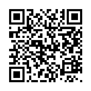 对着远处戴着大墨镜的秦月招了招手二维码生成