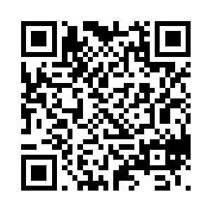 对着那些垂头丧气的行动队成员大声道二维码生成