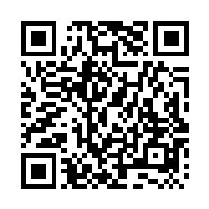 对面两个孩子就端着勺子埋头笑的跟老鼠一样二维码生成
