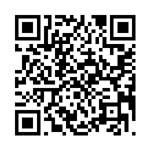 对面的岸上刚好有一对情侣在这里幽会二维码生成