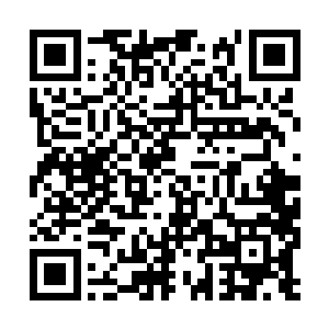 封锁这里的是一群高科技产品和穿着宇宙机甲的人二维码生成