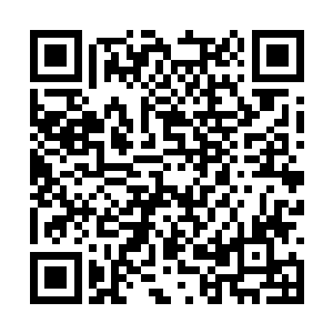 将先前谢成幽交给他的存有六十万精石的玉牌取出二维码生成