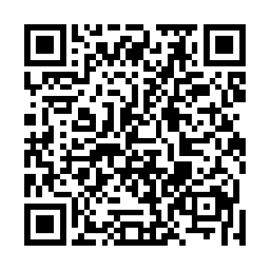 小夜辰很淡定地把面前只动过一口的冰淇淋推到旭儿面前二维码生成