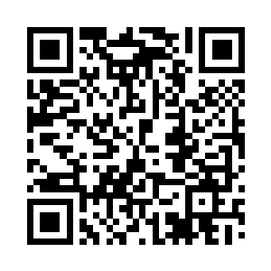 就好像眼前这个美丽的大姐姐正是他最亲近二维码生成