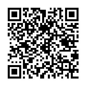 就比如江少游手里这么一块差不多有半个西瓜大的矿石里面二维码生成