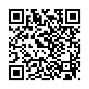 就看到灯影下站着何英和另外一个人二维码生成