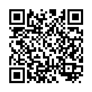 就看到顾老的大儿子顾润泽站在自己的二维码生成
