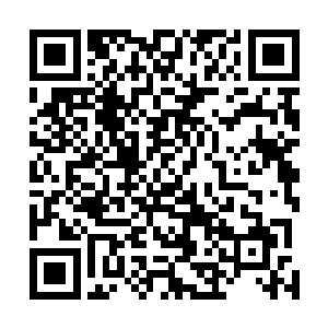就连田丰浩田掌柜坐那左看右看之后也跟着站了起来举杯二维码生成