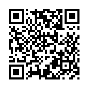 巨大的光剑和火焰虚影的手掌撞击在一起二维码生成