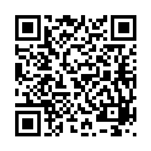 并未遮掩自己脸上挂着的不屑表情二维码生成