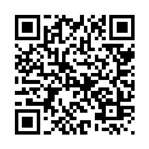 床上那人手肘用力地撞击在她腹部二维码生成