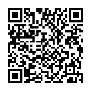 张铁和丕平少尉一起来到这间摆放着更加高级武器的地方二维码生成