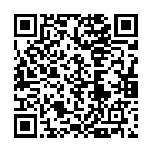 当他站在门口掏出手机想要看看有谁给自己打电话时二维码生成