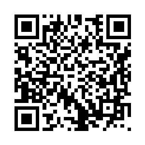 当灰雾女士将一枚好似手电筒的武器抛给李耀二维码生成