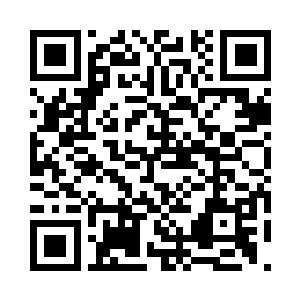 很快皇后的头顶长出了浓密的焦黄色头发二维码生成