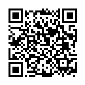 心疼地轻轻碰触了下她脖子上的手印二维码生成