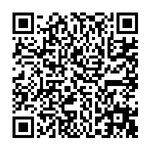 忽然一阵异样感觉传出原來由美的小手已经覆盖在了小帐篷上轻轻揉捏了几下二维码生成