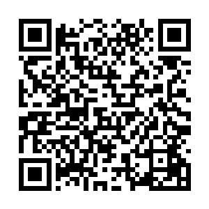 我们的人在你住处的沐浴间洗漱台下面发现了一包二维码生成