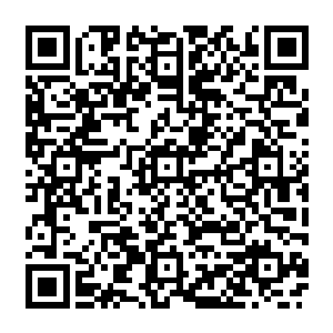我在校园里头被一群女生追赶并且按倒在操场上当着无数男人殴打的那情形该有多壮观二维码生成