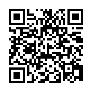 我将纸张递给顿住吃饭动作目光望过来的奶奶二维码生成