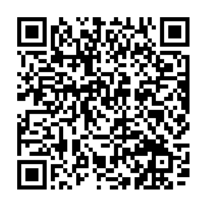 戴上头盔面罩和航空风镜的叶明静还是坚持把头跟这群爷们儿一起探出去二维码生成