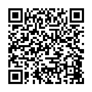 所以除了桥头那边有些衣着光鲜的人在周围鼓掌二维码生成
