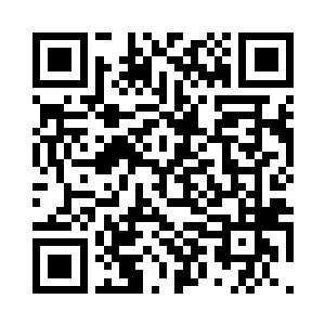 手腕上不知何时出现一条鲜丽的红线二维码生成