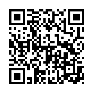 手里拿着三个存折和几张纸走回来二维码生成