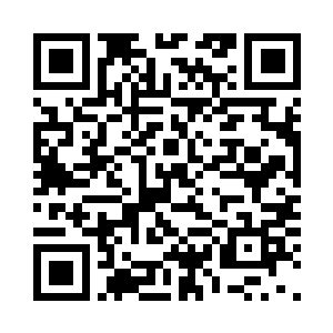 才终于抵达了一个相对封闭的走廊内二维码生成