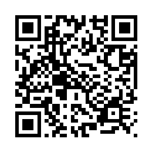 护士医生急作一团地相互确认信息二维码生成