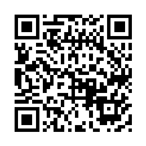 抬头朝着满脸担忧的母亲摇了摇头二维码生成