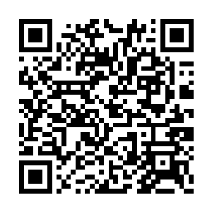 抬起手摸着因为酒精副作用剧烈疼痛的脑袋问道二维码生成