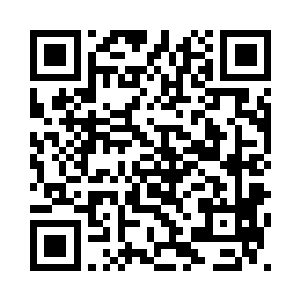 捂着学校的制服短裙掩面飞奔而逃二维码生成