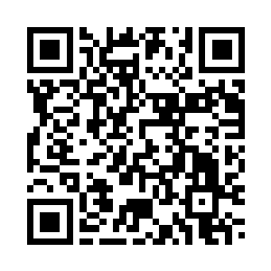 掀起兜帽看向不远处的连绵的山脉二维码生成