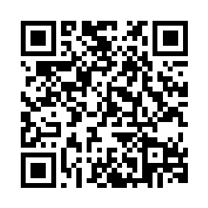 提前下场的她专心致志的给龙战烤二维码生成