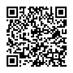 提起地上得木桶走出家门到村子东边得井里挑水二维码生成