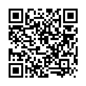 提起狼毫笔在宣纸上写了几个字后二维码生成