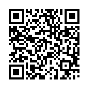 数顶官轿在差役的护送下越过排队的人群二维码生成