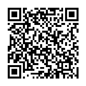 整只队伍在木雕的大潮中仿佛一只随时会破碎的小船二维码生成
