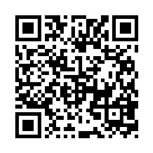 旁边低头哈腰站着的官员不住的陪笑着二维码生成