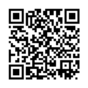 旁边先前给老大爷递矿泉水瓶的男子开口说道二维码生成